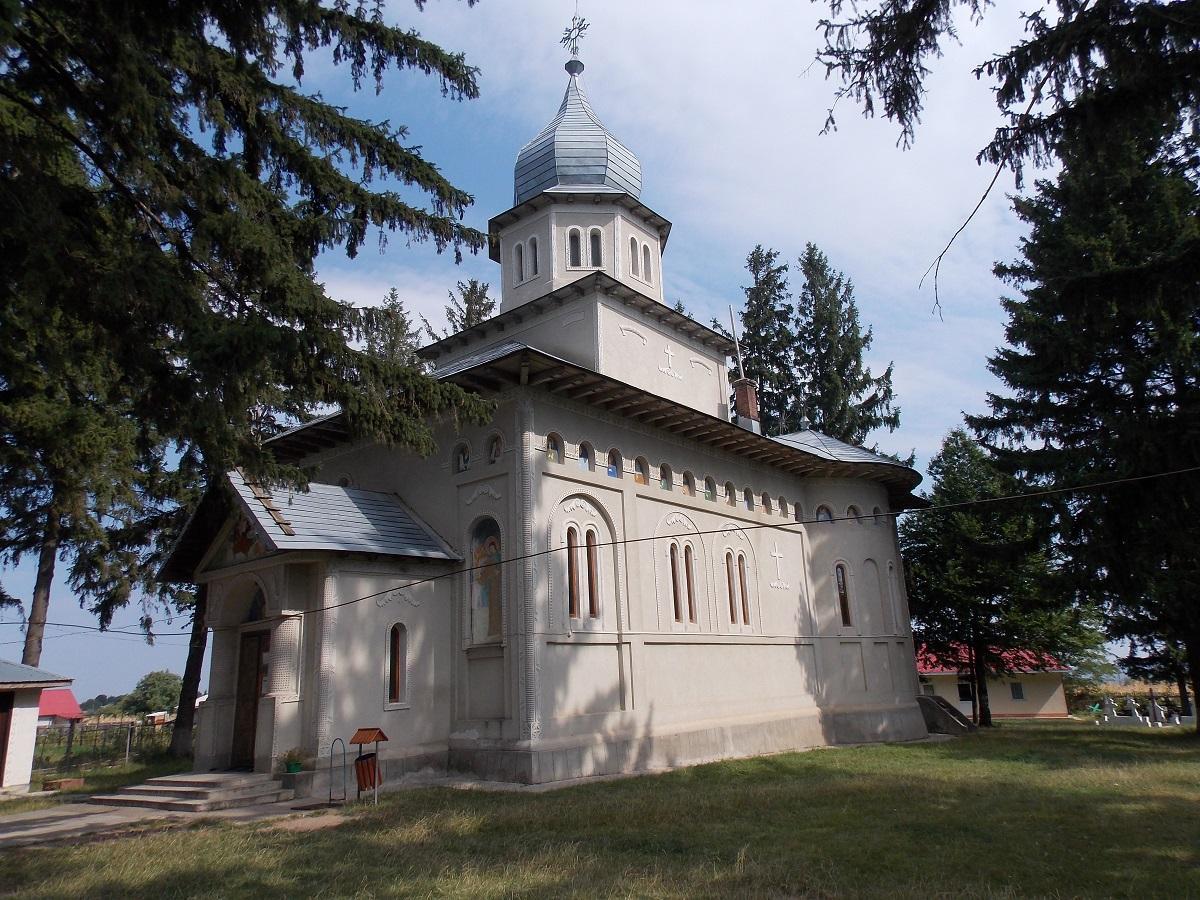 Biserica - vedere exterioară